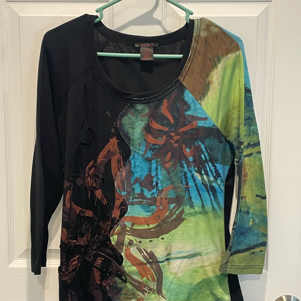Cotton blouse with beautiful detail and artistic style.